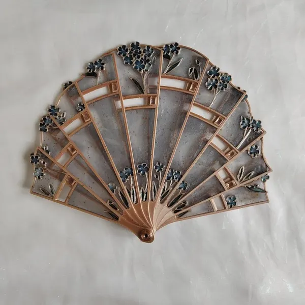 Forget-me-not hand fan